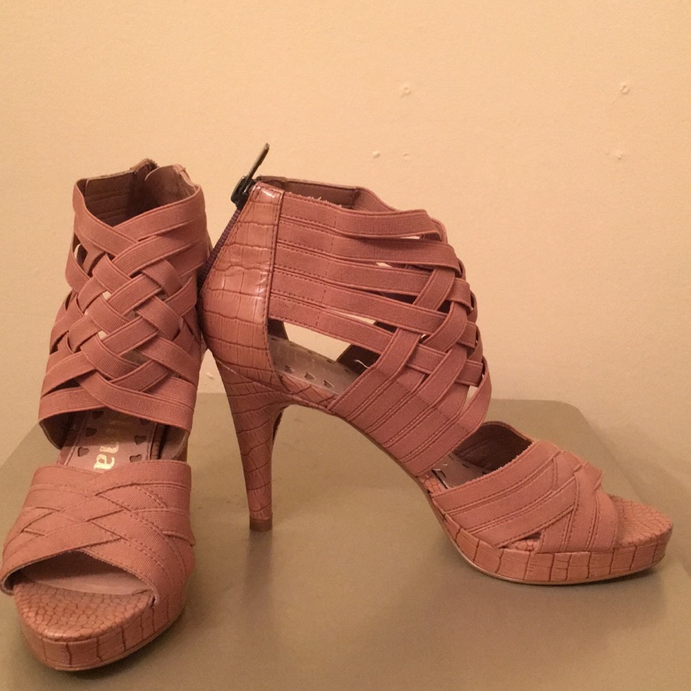 Fashionable Coral High Heel Sandals. 3” Heel!